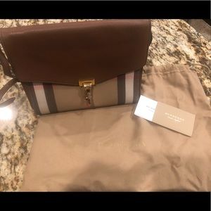 Burberry purse